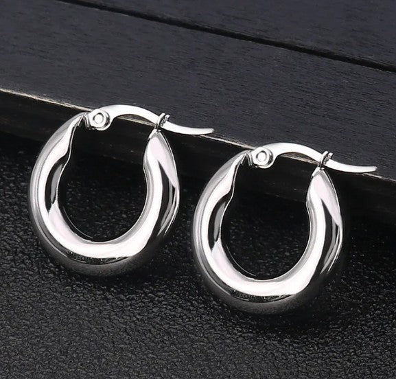 Glossy Ear Cuff Earrings – No Piercing Gold & Silver Minimalist Jewelry