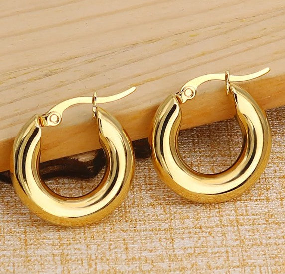 Glossy Ear Cuff Earrings – No Piercing Gold & Silver Minimalist Jewelry